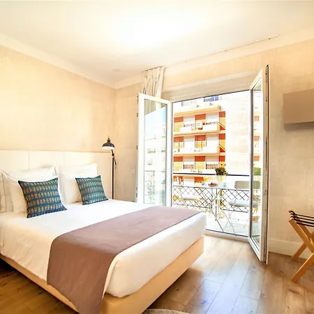 Lx51 & By Iin - Center Lisboa