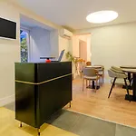 Lx51 Lisbon Center - Studios & Suites By Apt Iin Penzion 4*