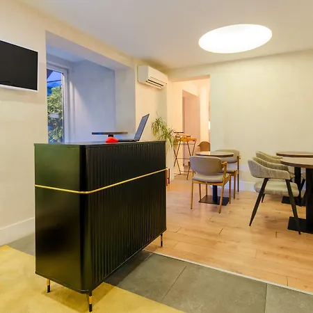 Lx51 & By Iin - Center بيت ضيافة 4*