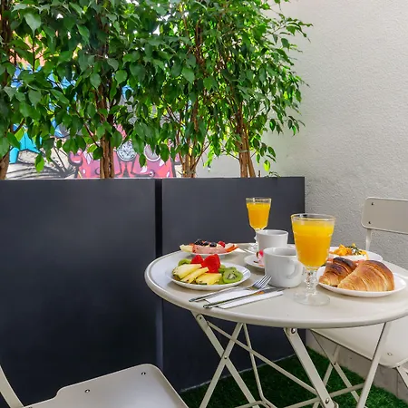 Lx51 & By Iin - Center Lissabon