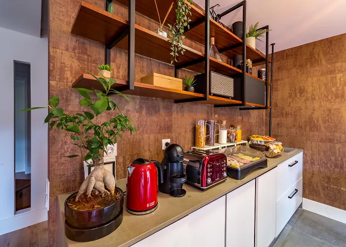 Lx51 & By Iin - Center Gæstehus Lisboa