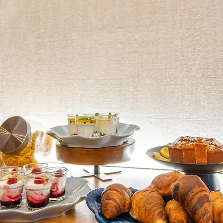 Lx51 & By Iin - Center Vendégház